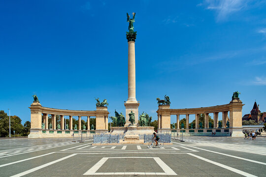 Budapest, Heroes Square, Hős&ouml;k tere, historical statue, Unesco, Hungary