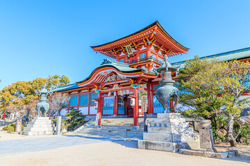 Obraz premium 春の防府天満宮 山口県防府市 Hofu Tenmangu Shrine in Spring. Yamaguchi-ken Hofu city.