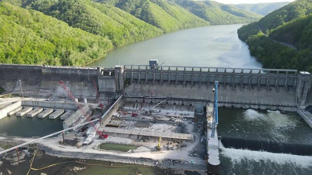 New River's Bluestone Dam construction