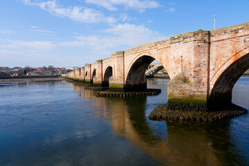 Fototapeta premium At the side of the Old Bridge across the River Tweed