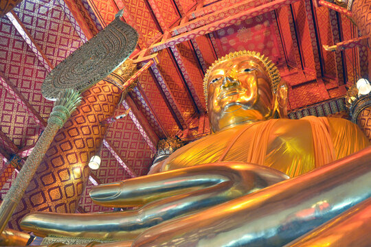 Big Buddha statue at Wat Phanan Choeng Worawihan