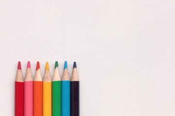 レインボーカラーの色鉛筆