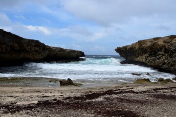 Obraz premium seascape at Boka Kalki in the Shete Boka National park, waves entering the mouth of the bay