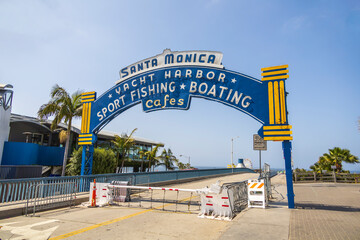 Big blue and yellow Santa Monica Pier sign - obrazy, fototapety, plakaty