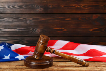 Wooden gavel and American flag on table - obrazy, fototapety, plakaty
