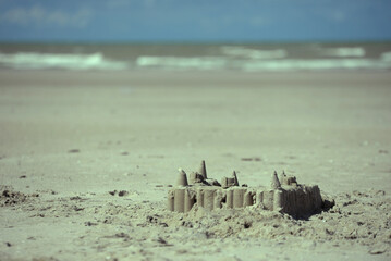 Fototapeta na wymiar Plage château de sable