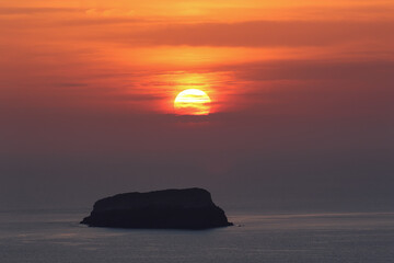 Fototapeta na wymiar Sunset over the Sea of Crete, Santorini, Greece 