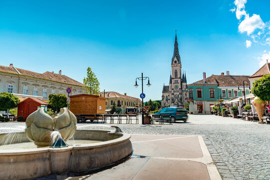  View on the Sacred Heart Church or Koszegi Jezus szive plebaniatemplom and the people on the Main Squre in Koszeg, Hungary