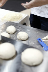 bollos de masa para hacer pizzas