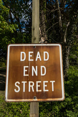 A sign for a dead end street