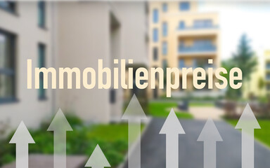 Steigende Immobilienpreise, aufsteigende Pfeile und neu erbaute Mehrfamilienhäuser mit Balkonen in...