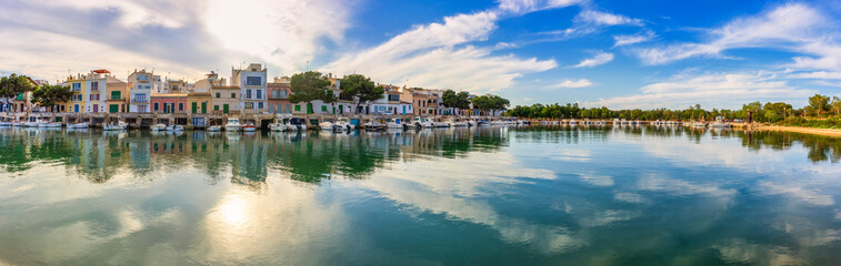 Fototapeta na wymiar town of Mallorca, tourist and nautical area