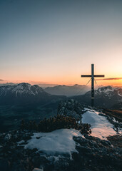 Berggipfel in der Steiermark bei Sonnenuntergang