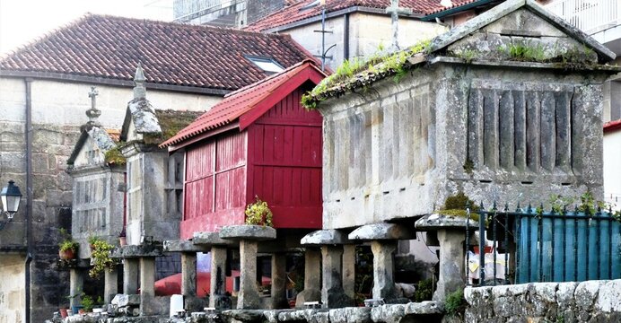 H&oacute;rreos tradicionales de Combarro, Galicia