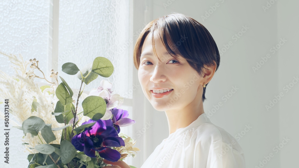 Poster 花束を持つ女性　美容イメージ　フラワーアレンジメント　フラワーコーディネーター