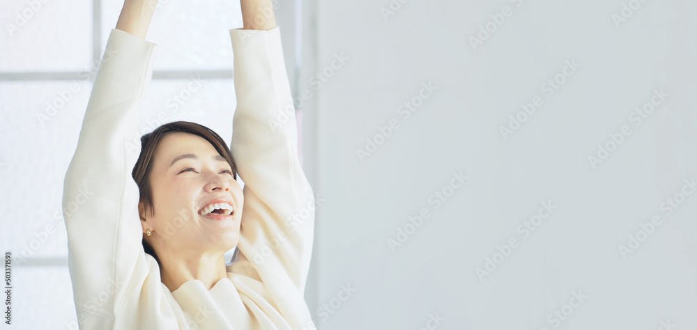 Aufkleber リラックスする女性　ボディケア　健康