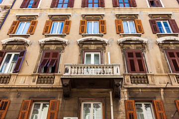 Obraz premium The facade of a building in the historic center of Trieste, Italy.