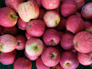 red apples on the market
