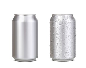 Realistic can with water drops, silver beer, soda, lemonade, juice or coffee and energy drink can, vector mockup. Aluminium can with water drops or aluminum tin bottle of beverage, isolated 3d object - obrazy, fototapety, plakaty