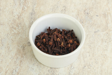 Dry Clove aroma in the bowl