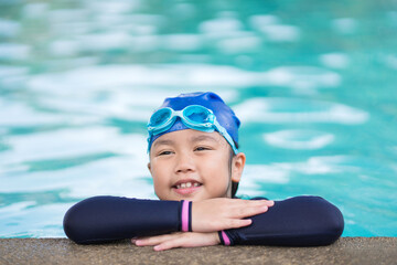 happy children Smiling cute little girl in sunglasses in swimming pool