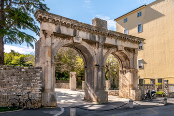 Fototapeta na wymiar View at the Twin gate(Porta Gemina) in the streets of Pula - Croatia