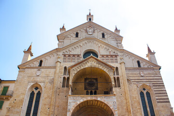 Fototapeta na wymiar Cathedral of Verona in Romanesque style (1187 - UNESCO world heritage site) - Santa Maria Matricolare, Italy