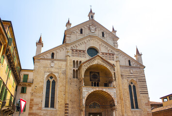 Fototapeta na wymiar Cathedral of Verona in Romanesque style (1187 - UNESCO world heritage site) - Santa Maria Matricolare, Italy 