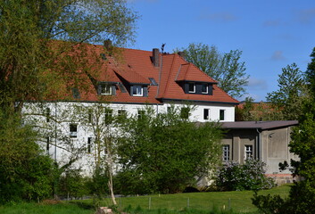 Fototapeta na wymiar Landschaft am Fluss Böhme im Frühling in der Stadt Walsrode, Niedersachsen