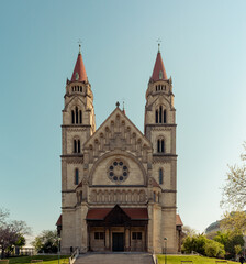 Fototapeta na wymiar Pfarrkirche zum heiligen Franz von Assisi auch Kaiserjubiläumskirche, oder Mexikokirche genannt in Wien in Frühling
