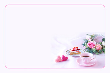 Obraz na płótnie Canvas 自家製　アーモンドクリームと生クリームのいちごタルトとピンクのコーヒーカップのコーヒーとバラのリースとハートのフレーム（ピンクバック）