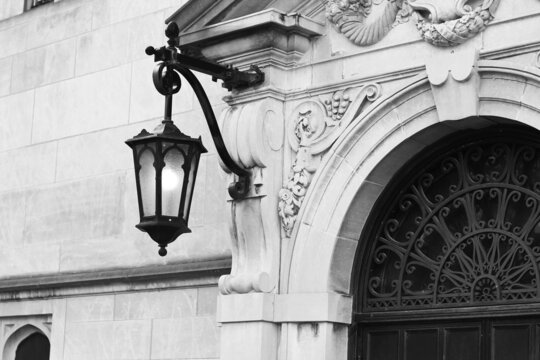 Fototapeta Vintage street lamp in a black and white monochrome.