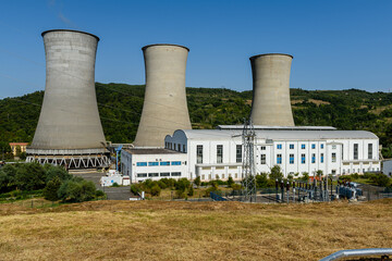 Impianti per energia geotermica di Larderello, Toscana, Italia
