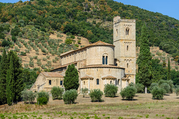 Fototapeta na wymiar Abbazia di Sant'Antimo, Toscana, Montalcino