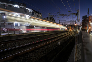 Fototapeta premium 電車 トレインズ ステーション 鉄道 運送 交通, プラットフォーム レール 通勤者