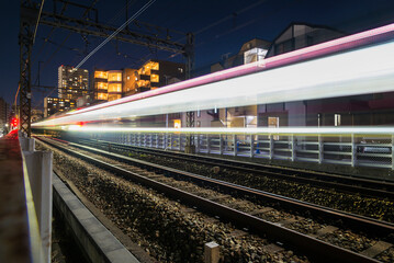 Fototapeta na wymiar 電車　高速で　踏み切り　夜景　高速のイメージ