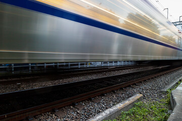 Fototapeta premium 電車 トレインズ ステーション 鉄道 運送 交通, プラットフォーム レール 通勤者