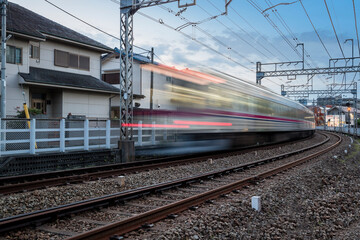 Fototapeta premium 電車 トレインズ ステーション 鉄道 運送 交通, プラットフォーム レール 通勤者
