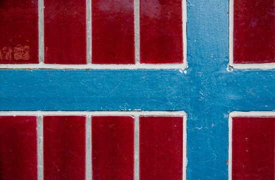 Norwegens Flagge als Flie&szlig;en an einem Berliner S-Bahnhof