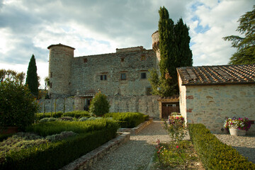 Fototapeta na wymiar Castello di Meleto, Chianti meridionale. Siena, Toscana, Italia
