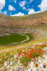 Çıralı Obruğu is in Akviran Plateau in the northwest of Yenikent Subdistrict in Karapınar...