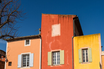 Fototapeta na wymiar Colorful houses in the old town of Roussillon, Provence, Luberon, Vaucluse, France