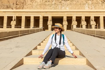 Foto op Plexiglas Woman at Hatshepsut Temple © Sergii Figurnyi