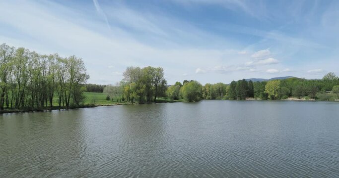 Le barrage de Michelbach et lac artificiel dans le Haut-Rhin en Alsace. Vue sur la retenue de queue depuis la digue aliment&eacute;e par le Michelbach