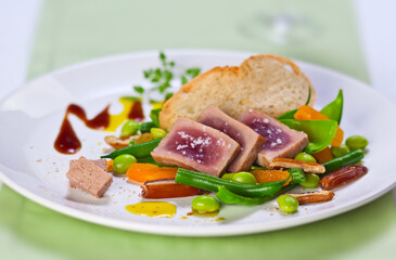 Salada de atum com legumes