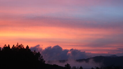 Fototapeta premium beautiful view of the red and orange evening sky