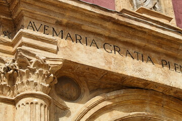 Facade of the Chapel of the Rosary with capitals and pediment in Murcia with the Latin inscription 