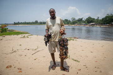 African bracelet peddler with all his handcrafted bracelets to sell - obrazy, fototapety, plakaty