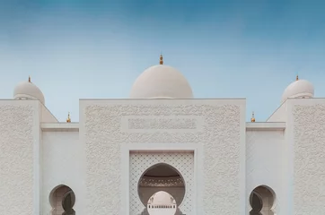 Tuinposter Detailed photo of the entrance gate to Abu Dhabi's Sheikh Zayed Mosque in the United Arab Emirates © Christian Schmidt 
