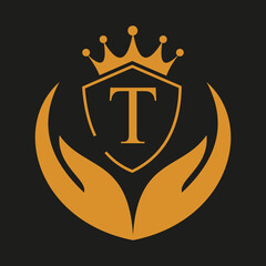 Letter T Queen Logo Design vector templet  crown logo Elegant monogram gold logo for Royalty,